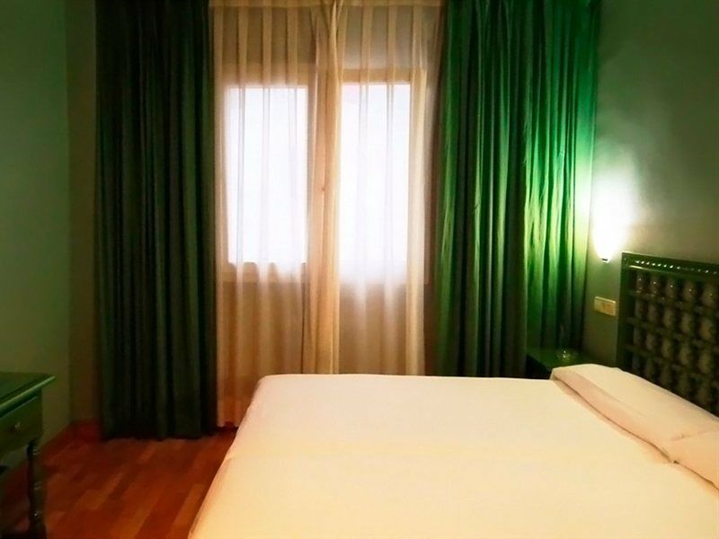 Hotel Madrid Rio Екстер'єр фото